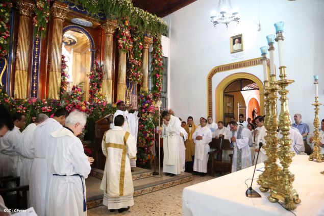 Nicaragüenses desbordados en fe y fervor en tradicional Lavada de la Plata