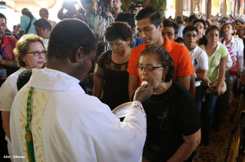 Nicaragüenses desbordados en fe y fervor en tradicional Lavada de la Plata