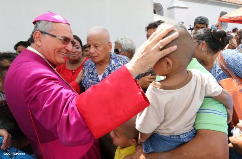 Nicaragüenses desbordados en fe y fervor en tradicional Lavada de la Plata