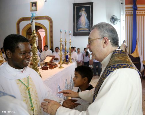 Nicaragüenses desbordados en fe y fervor en tradicional Lavada de la Plata