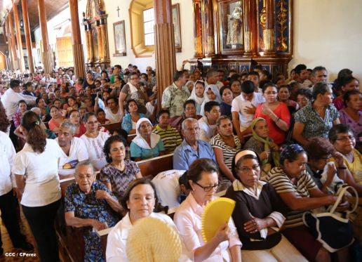 Nicaragüenses desbordados en fe y fervor en tradicional Lavada de la Plata