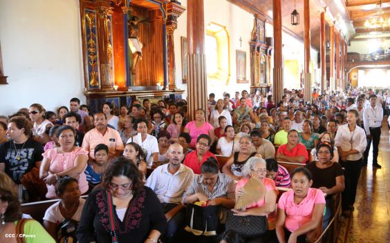 Nicaragüenses desbordados en fe y fervor en tradicional Lavada de la Plata