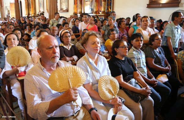 Nicaragüenses desbordados en fe y fervor en tradicional Lavada de la Plata