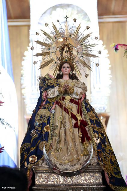 Nicaragüenses desbordados en fe y fervor en tradicional Lavada de la Plata