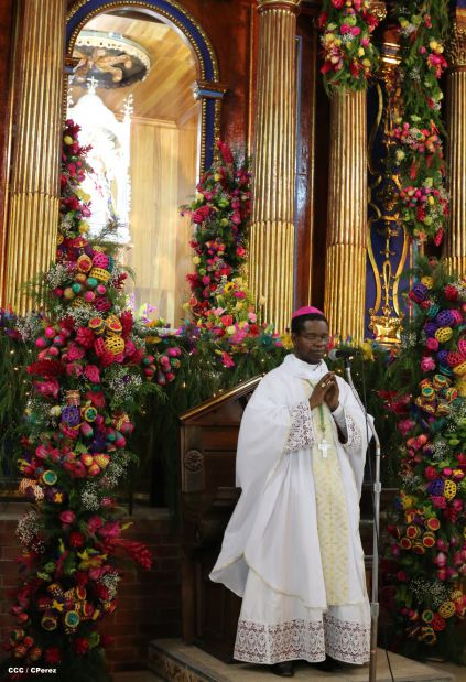 Nicaragüenses desbordados en fe y fervor en tradicional Lavada de la Plata
