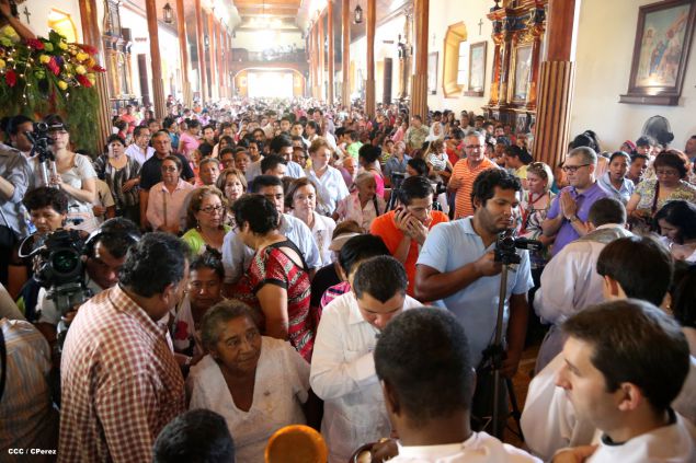Nicaragüenses desbordados en fe y fervor en tradicional Lavada de la Plata
