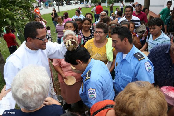 Nicaragüenses desbordados en fe y fervor en tradicional Lavada de la Plata