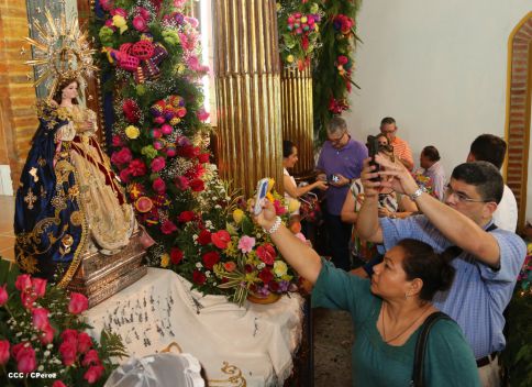 Nicaragüenses desbordados en fe y fervor en tradicional Lavada de la Plata