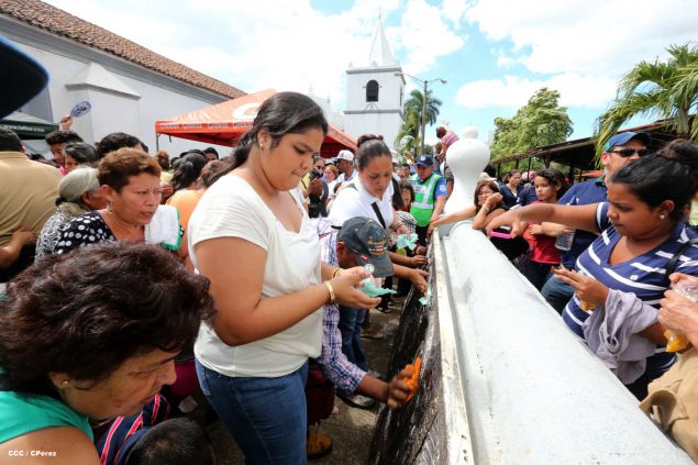 Nicaragüenses desbordados en fe y fervor en tradicional Lavada de la Plata