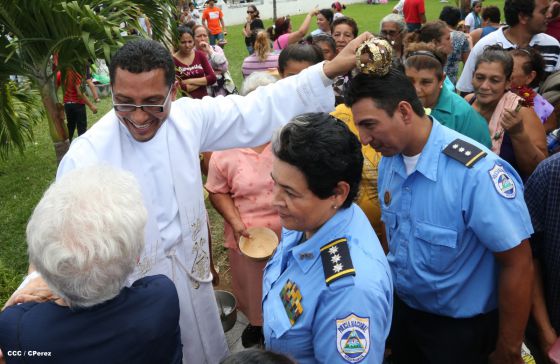 Nicaragüenses desbordados en fe y fervor en tradicional Lavada de la Plata