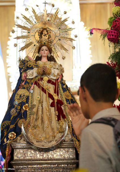 Nicaragüenses desbordados en fe y fervor en tradicional Lavada de la Plata