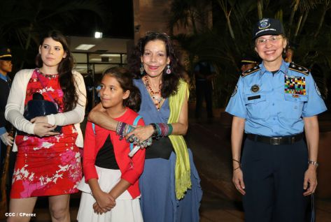 Daniel y Rosario presiden graduación de nuevos miembros de la Policía Nacional