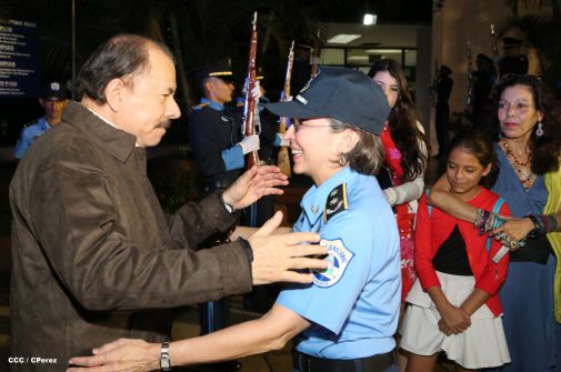 Daniel y Rosario presiden graduación de nuevos miembros de la Policía Nacional