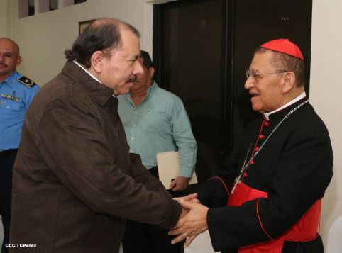 Daniel y Rosario presiden graduación de nuevos miembros de la Policía Nacional