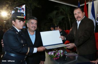 Daniel y Rosario presiden graduación de nuevos miembros de la Policía Nacional