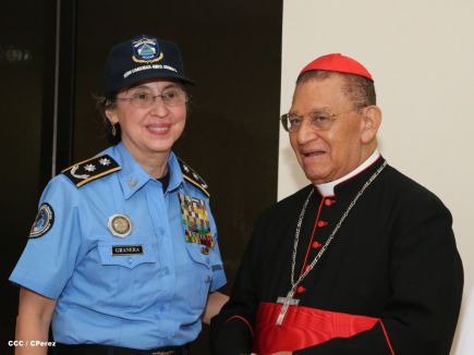 Daniel y Rosario presiden graduación de nuevos miembros de la Policía Nacional