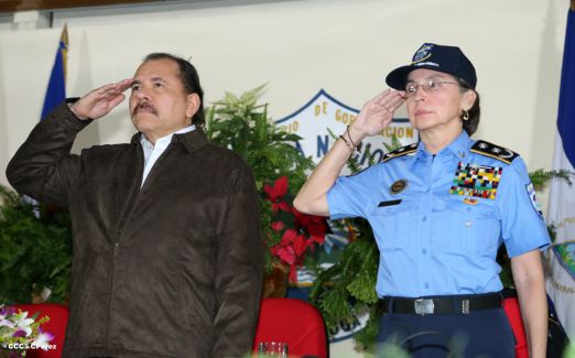 Daniel y Rosario presiden graduación de nuevos miembros de la Policía Nacional