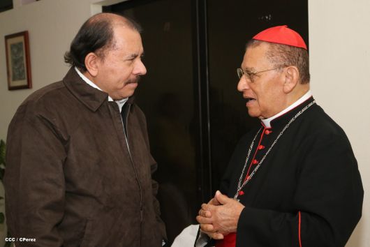 Daniel y Rosario presiden graduación de nuevos miembros de la Policía Nacional