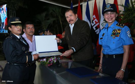 Daniel y Rosario presiden graduación de nuevos miembros de la Policía Nacional