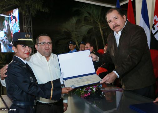 Daniel y Rosario presiden graduación de nuevos miembros de la Policía Nacional