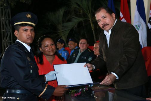 Daniel y Rosario presiden graduación de nuevos miembros de la Policía Nacional