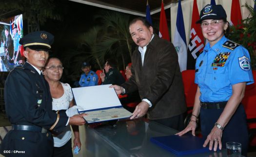 Daniel y Rosario presiden graduación de nuevos miembros de la Policía Nacional
