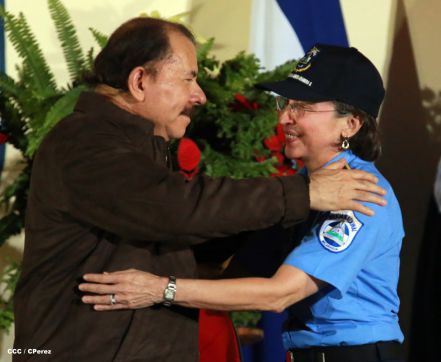Daniel y Rosario presiden graduación de nuevos miembros de la Policía Nacional