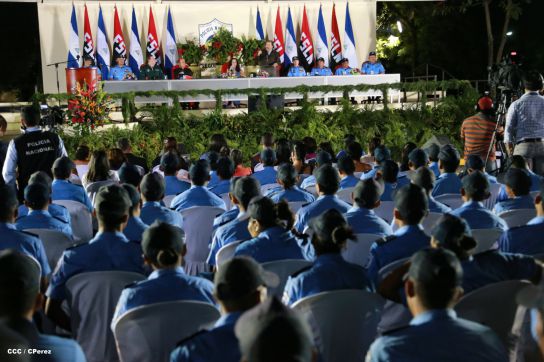 Daniel y Rosario presiden graduación de nuevos miembros de la Policía Nacional