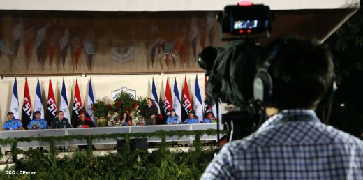 Daniel y Rosario presiden graduación de nuevos miembros de la Policía Nacional