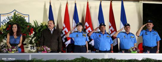 Daniel y Rosario presiden graduación de nuevos miembros de la Policía Nacional