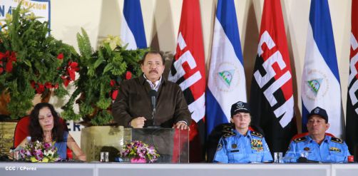Daniel y Rosario presiden graduación de nuevos miembros de la Policía Nacional
