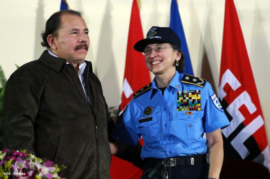 Daniel y Rosario presiden graduación de nuevos miembros de la Policía Nacional