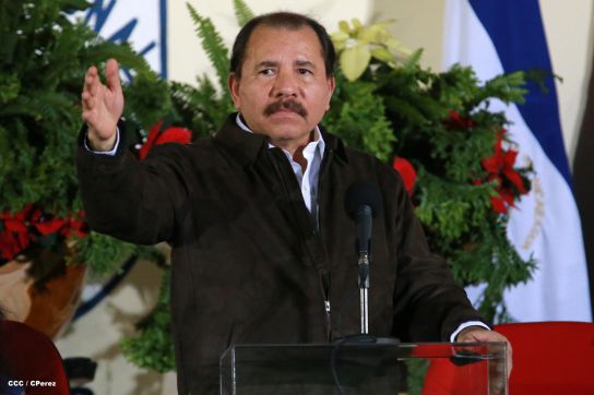 Daniel y Rosario presiden graduación de nuevos miembros de la Policía Nacional