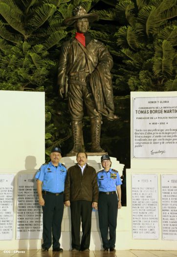 Daniel y Rosario presiden graduación de nuevos miembros de la Policía Nacional