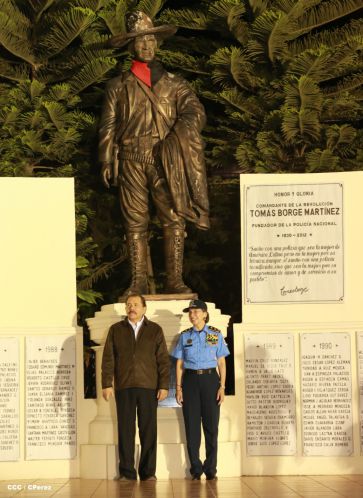 Daniel y Rosario presiden graduación de nuevos miembros de la Policía Nacional