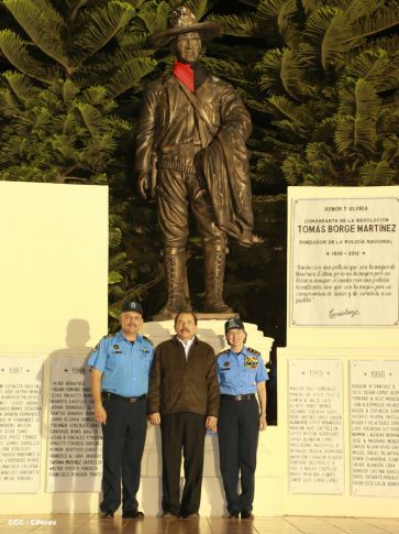 Daniel y Rosario presiden graduación de nuevos miembros de la Policía Nacional