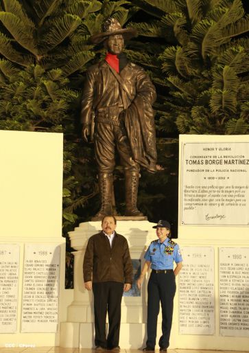 Daniel y Rosario presiden graduación de nuevos miembros de la Policía Nacional