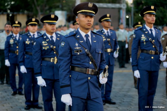 Daniel y Rosario presiden graduación de cadetes del Ejército