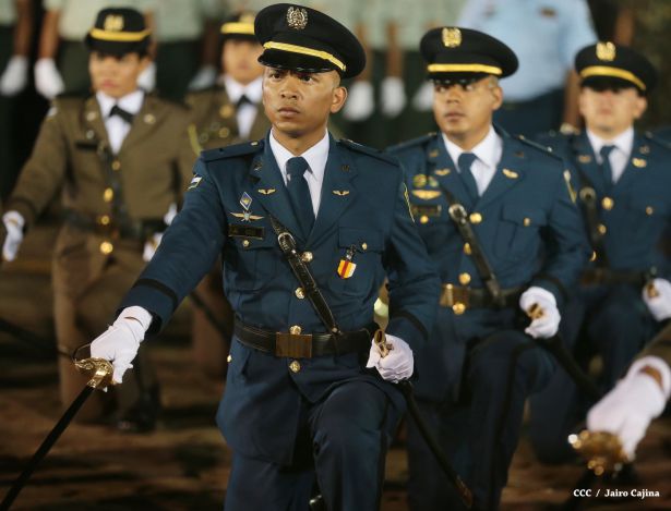 Daniel y Rosario presiden graduación de cadetes del Ejército