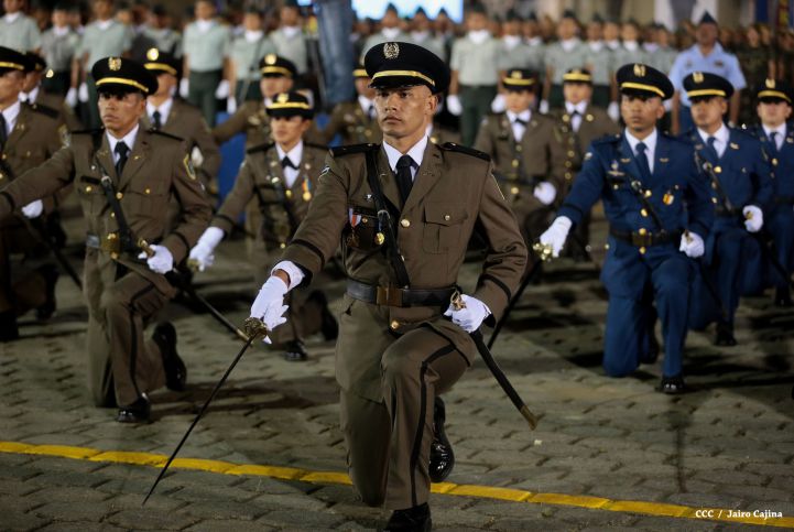 Daniel y Rosario presiden graduación de cadetes del Ejército