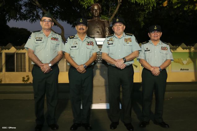Daniel y Rosario presiden graduación de cadetes del Ejército