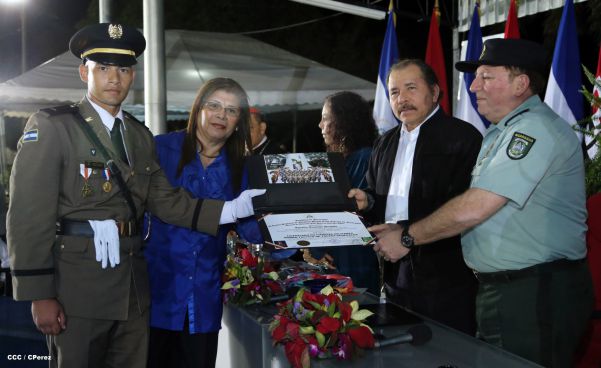 Daniel y Rosario presiden graduación de cadetes del Ejército