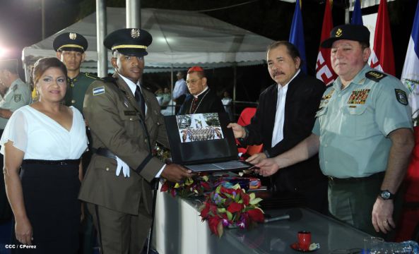 Daniel y Rosario presiden graduación de cadetes del Ejército