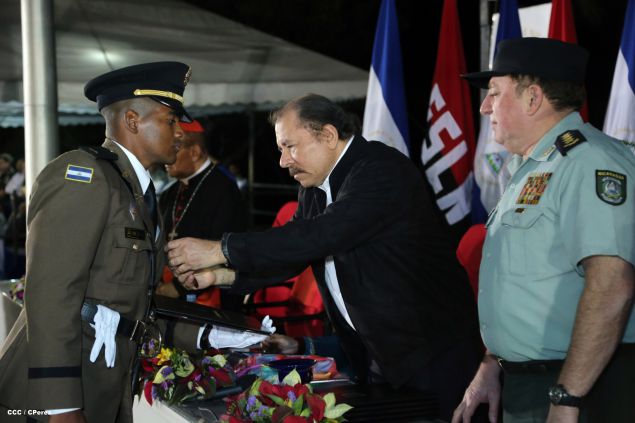Daniel y Rosario presiden graduación de cadetes del Ejército