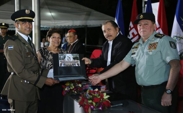 Daniel y Rosario presiden graduación de cadetes del Ejército