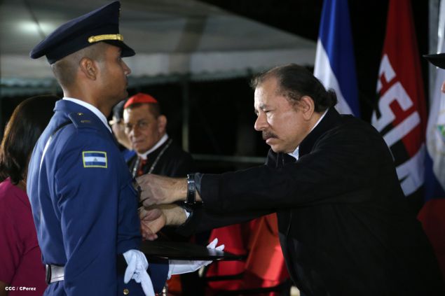 Daniel y Rosario presiden graduación de cadetes del Ejército