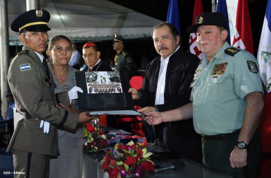 Daniel y Rosario presiden graduación de cadetes del Ejército