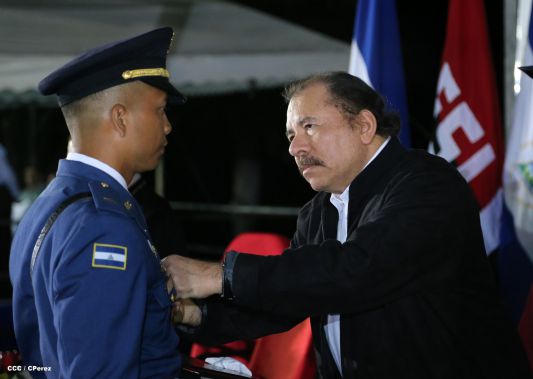 Daniel y Rosario presiden graduación de cadetes del Ejército