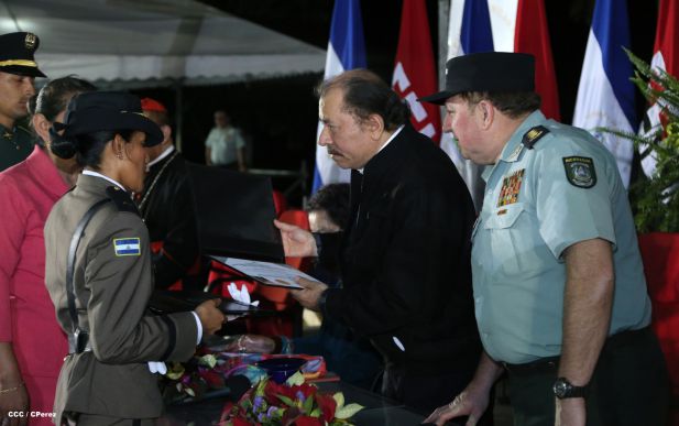 Daniel y Rosario presiden graduación de cadetes del Ejército