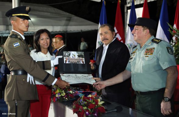 Daniel y Rosario presiden graduación de cadetes del Ejército